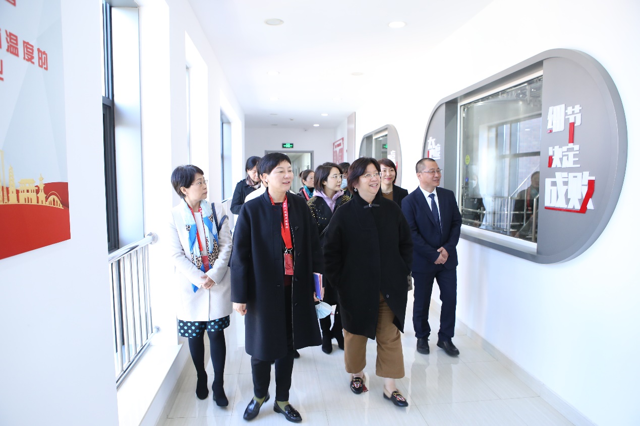 E:利来老牌国际官网乳业党委工作部\1 党建工作1124 女性创新学校走进益民现场照片\IMG_1551.JPG